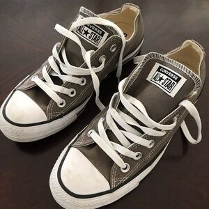 Converse women sneakers 8.5